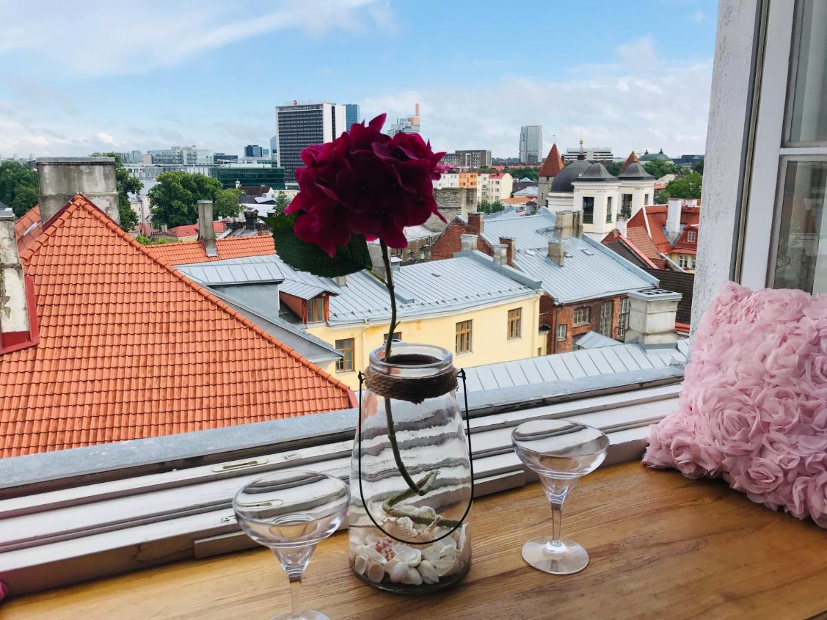 Cozy Oldtown Studio With Magnific City View 탈린 외부 사진